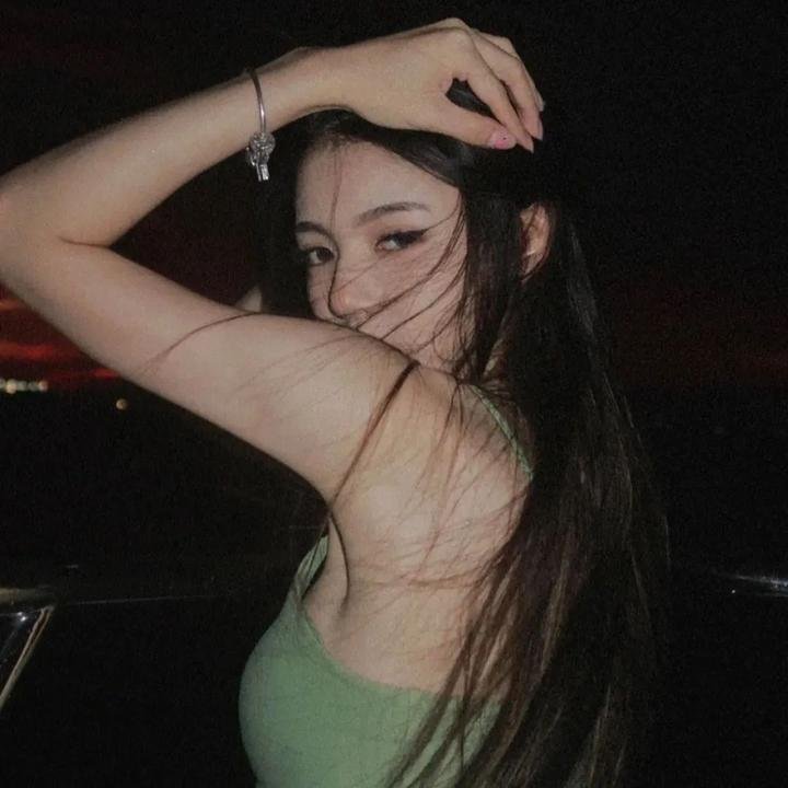 情谜艾曼纽封面